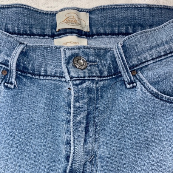 Gently Loved Classic Blue Women's Capri Jeans by Levi’s 515 - Picture 4 of 14
